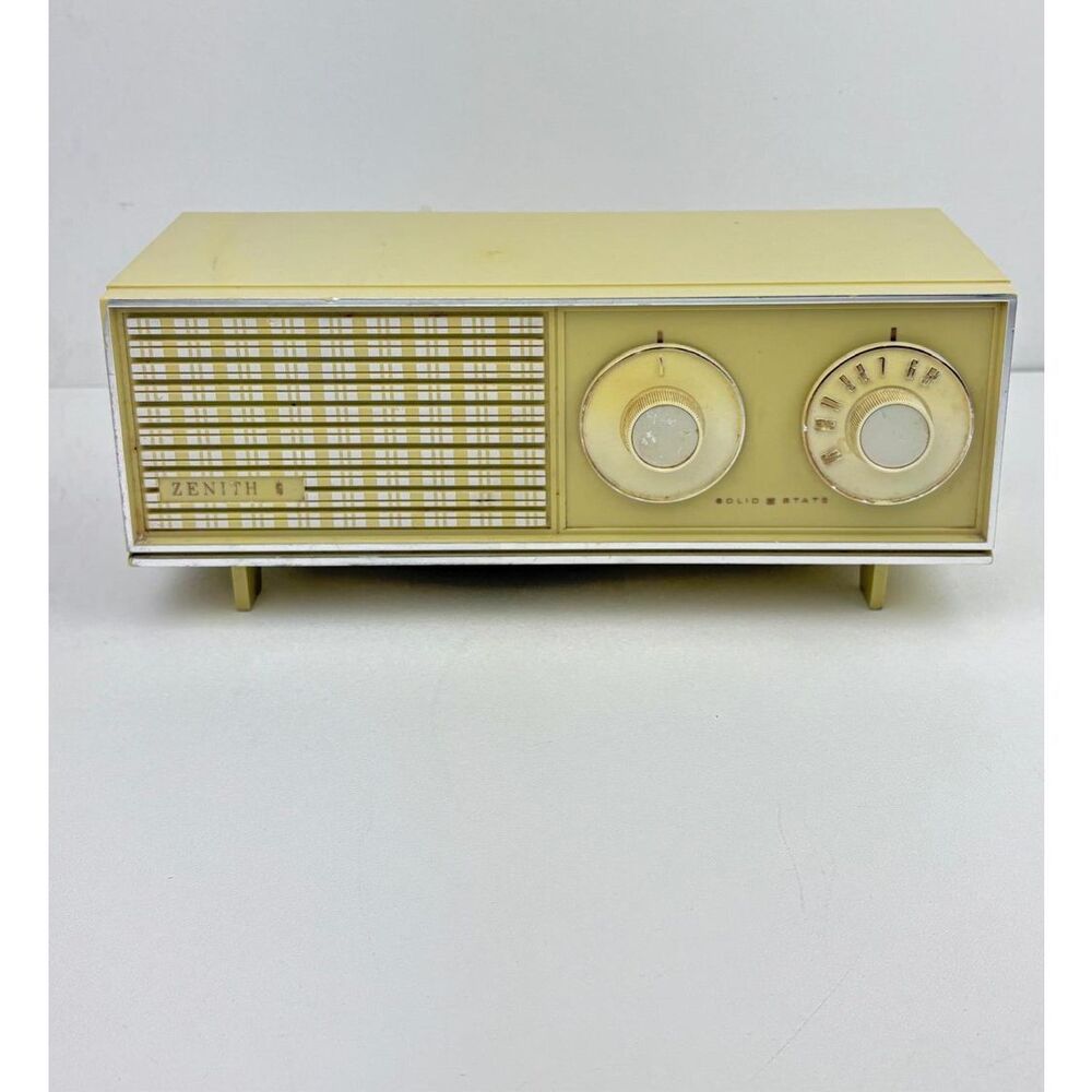 Vintage 1970s Zenith Solid State AM Radio Model E210P Beige - Working EO2259